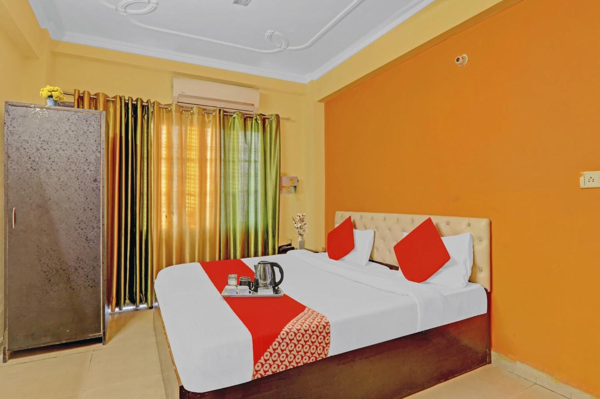 Hotel O J.D Palace Chinhat Экстерьер фото